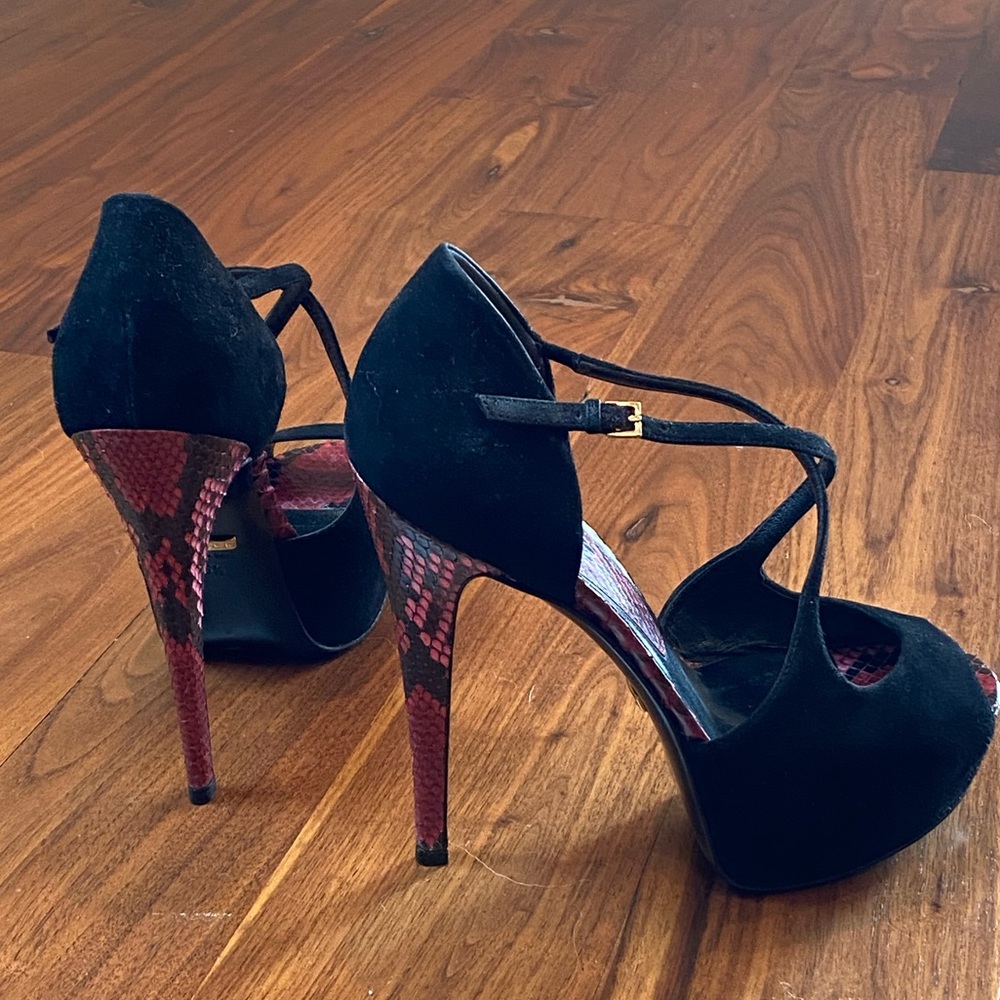 Gucci Black Suade Cross Strap Pump with Python Snakeskin Heels Sz 36.5
